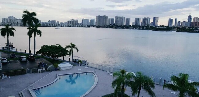 Building Photo - 16546 NE 26th Ave