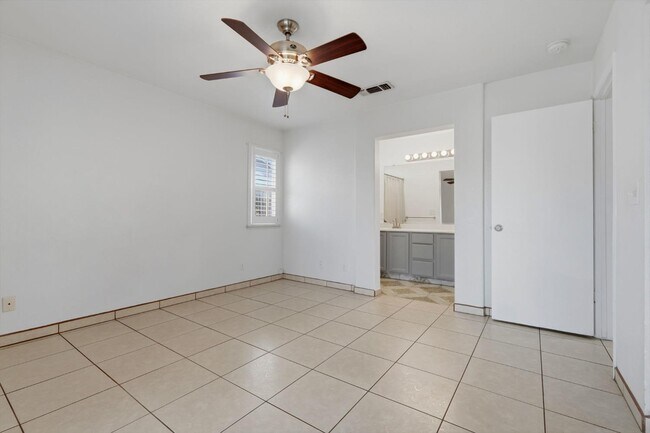 Building Photo - 3006 Mission Dr