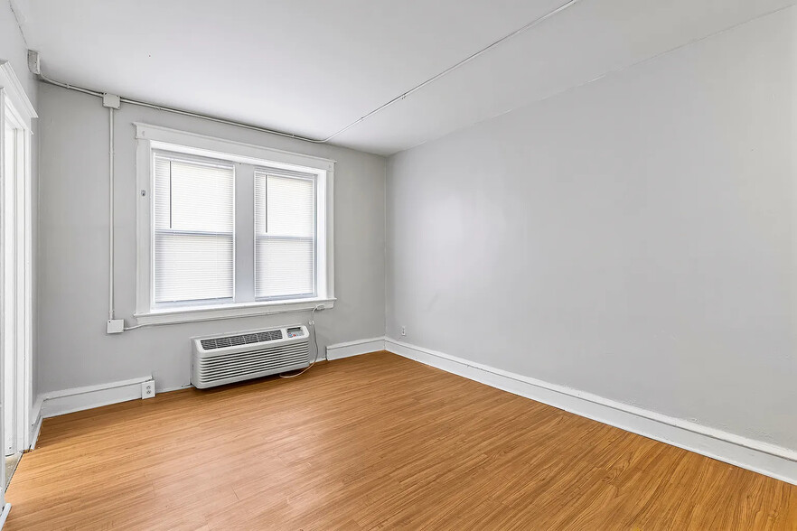 Building Photo - 147 E 37th St