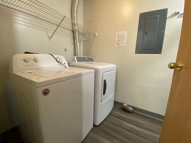 Building Photo - $1,050 | 2 Bedroom, 1 Bathroom Apartment | Pet Friendly* | Available for August 1st, 2026 Move In!