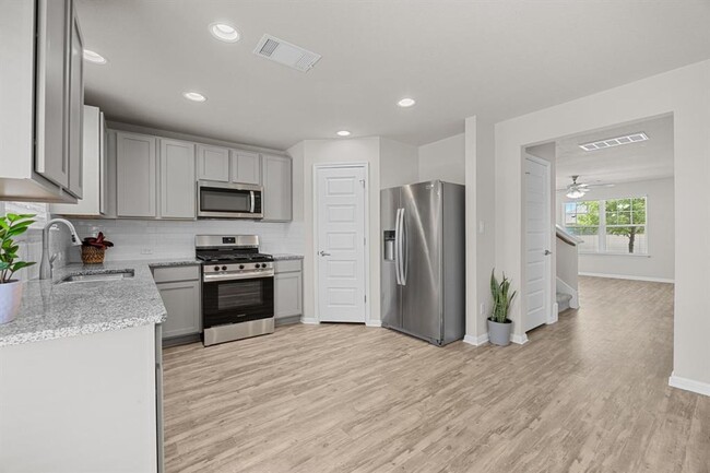 Building Photo - Sorrento Free Standing Home/Condominium - ...