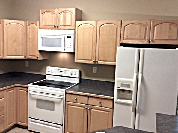 Building Photo - 8001 Lakeshore Dr