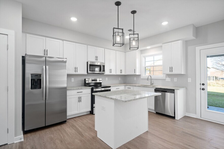 Building Photo - Aviator Crossing