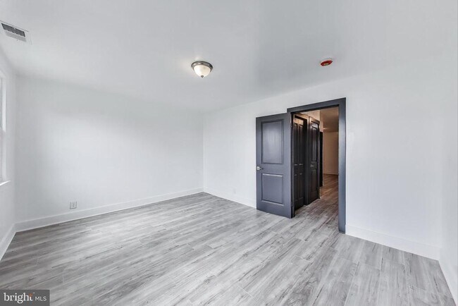 Building Photo - 3918 10th St NE