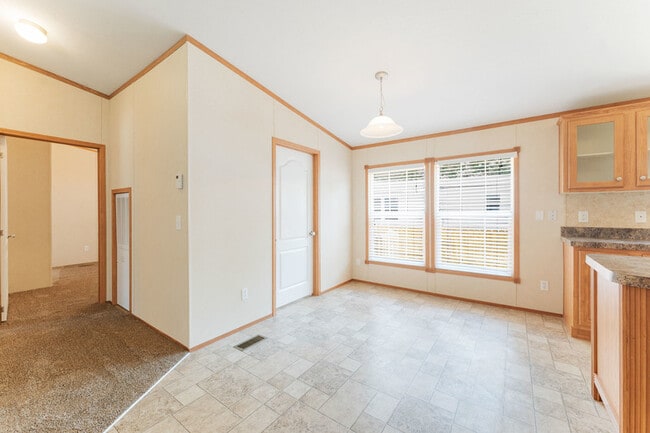 Building Photo - 202 Wild Flower Dr
