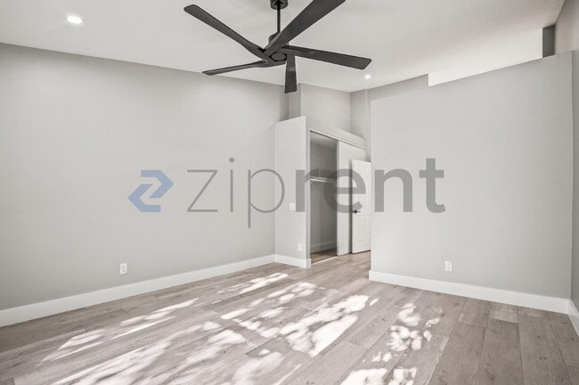 Building Photo - Unit