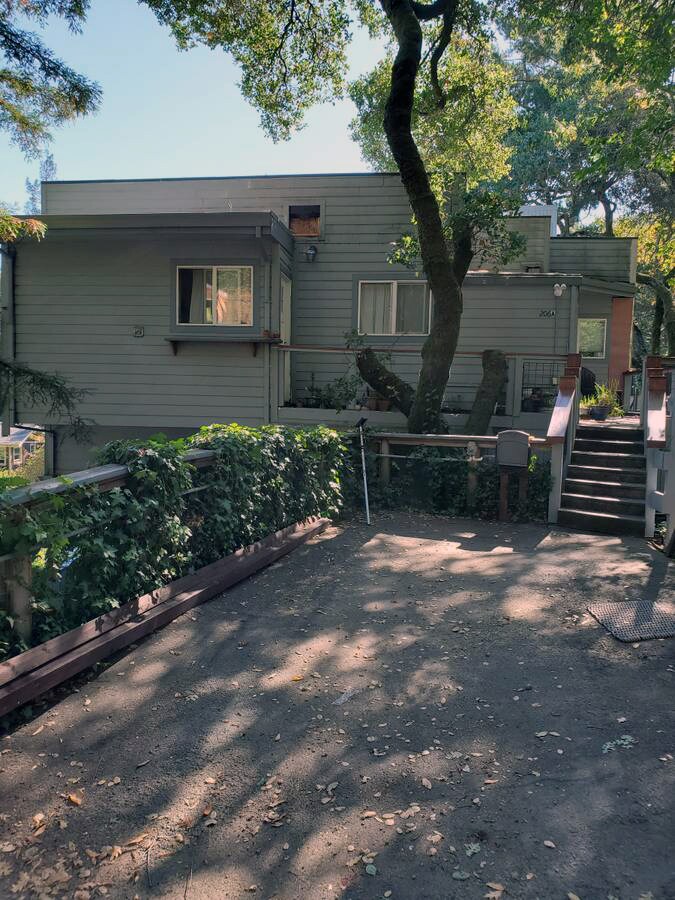 Building Photo - 206 Ross Valley Dr