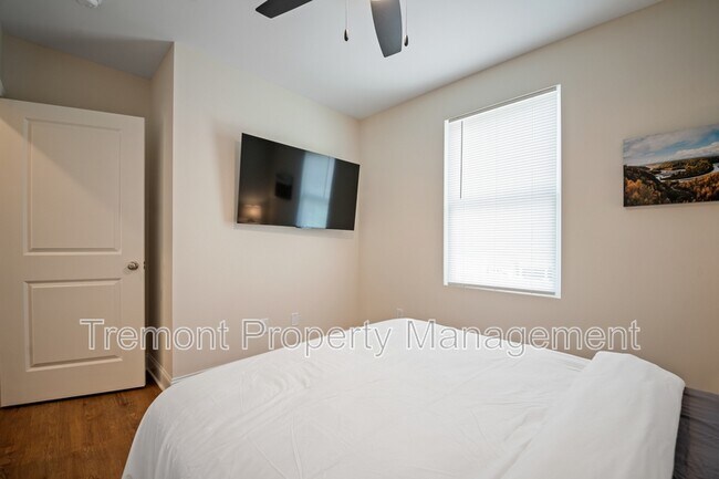 Building Photo - 24 Sawyer St