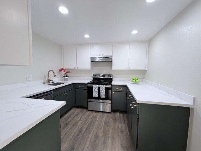 Building Photo - 1635 E Cypress St