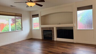 Building Photo - 10677 Vista Bonita Ln