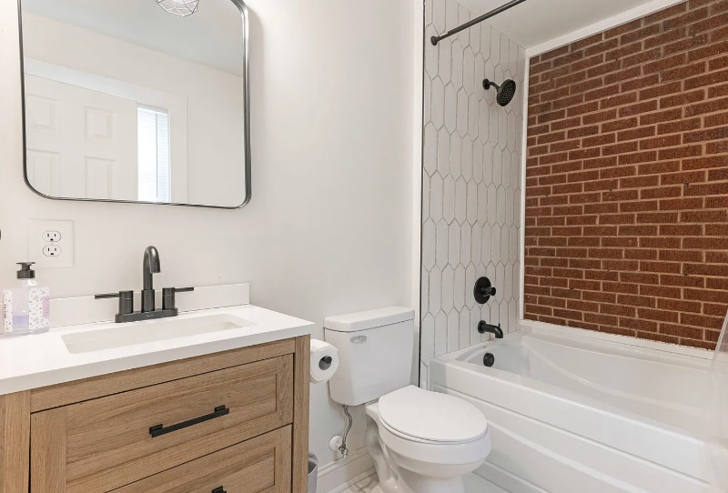 Building Photo - 1102 Ln St