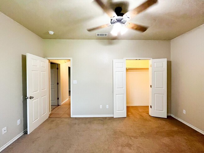 Building Photo - 4106 Cambridge Dr