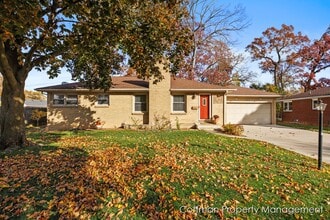 Building Photo - 3 bed, 2 bath home on the NW side