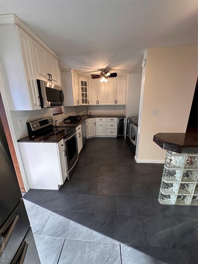 Building Photo - 2480 Fir Ct