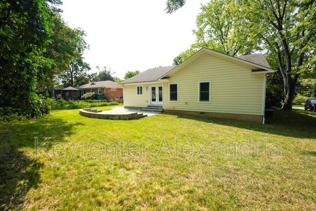 Building Photo - 906 Neal Dr