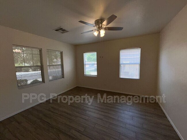 Building Photo - 12407 N 149th Dr