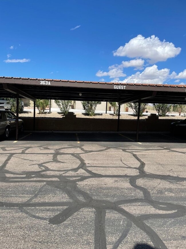 Building Photo - Available May 1st, 2026! Furnished, ground floor unit!