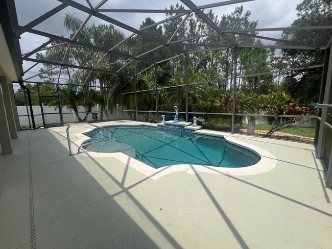 Building Photo - Beautiful 3 bedroom 2 bathroom pool home
