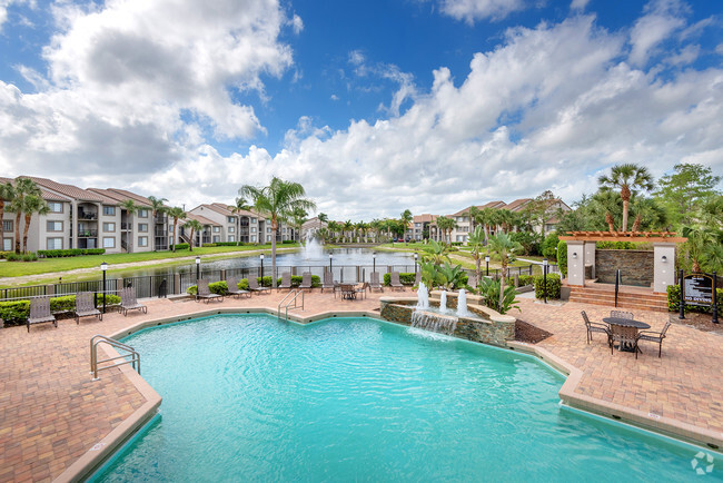 Resort-style pool - La Costa Apartments