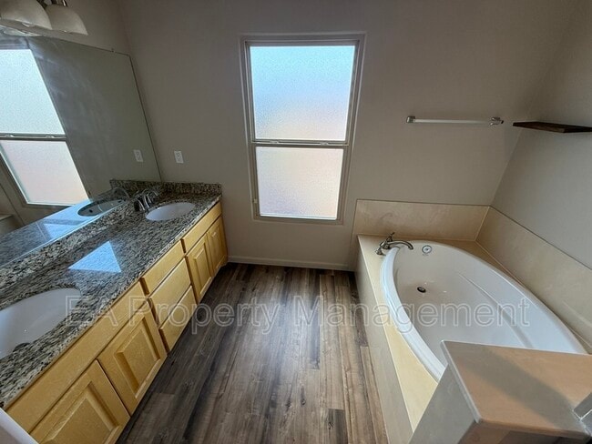 Building Photo - 927 Tieran Ct NE