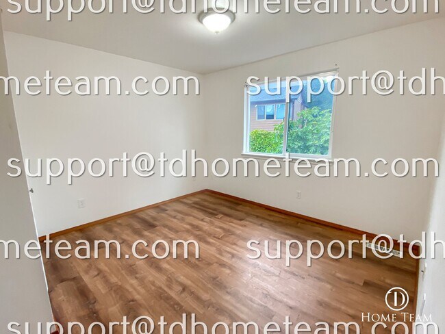 Building Photo - "Charming Bothell Retreat: 4-Bedroom Home ...