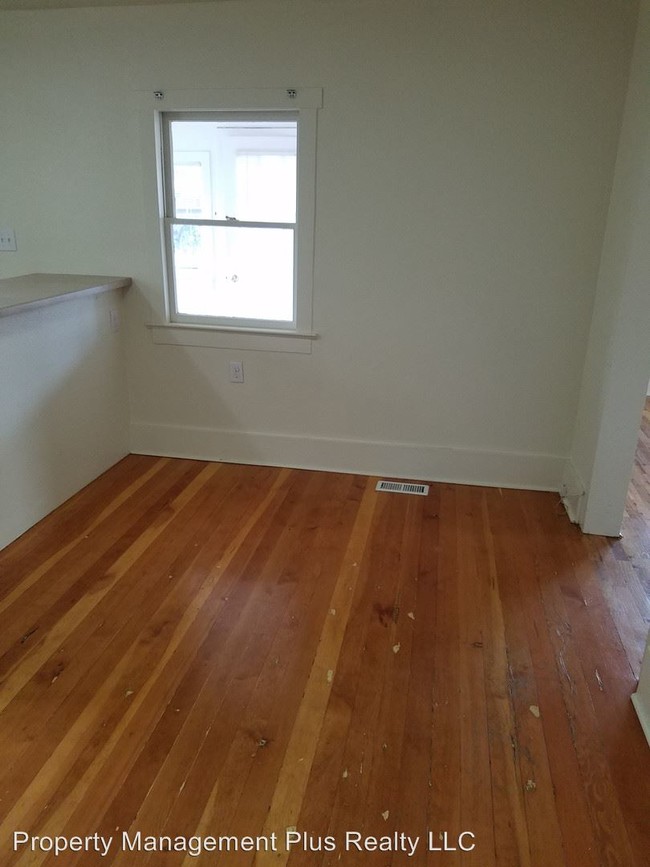Building Photo - 3 br, 1 bath House - 156 Sunset