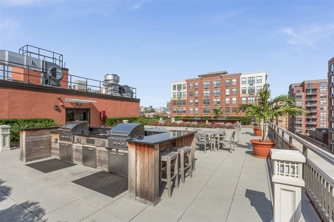 Building Photo - 1125 Maxwell Ln