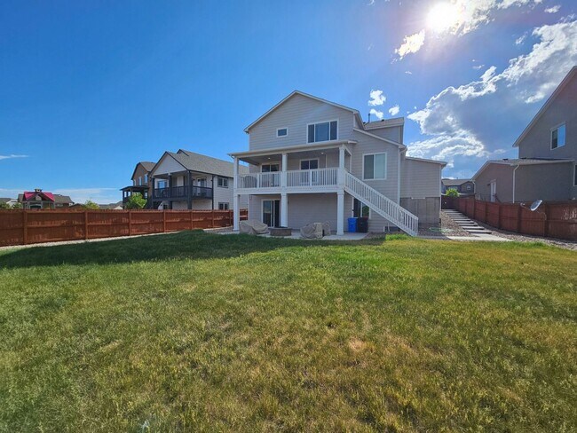 Building Photo - Beautiful 5 Bedroom, 3.5 Bath, 4 Car Garag...