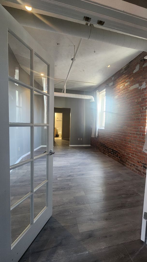 Building Photo - 1211 Howard St