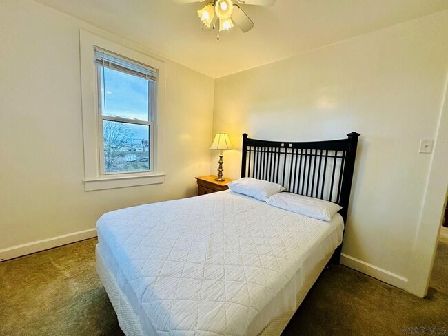 Building Photo - 608 Lamberd Ave