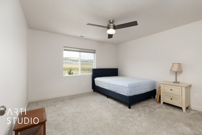 Building Photo - 2577 N Velvet Moon Dr