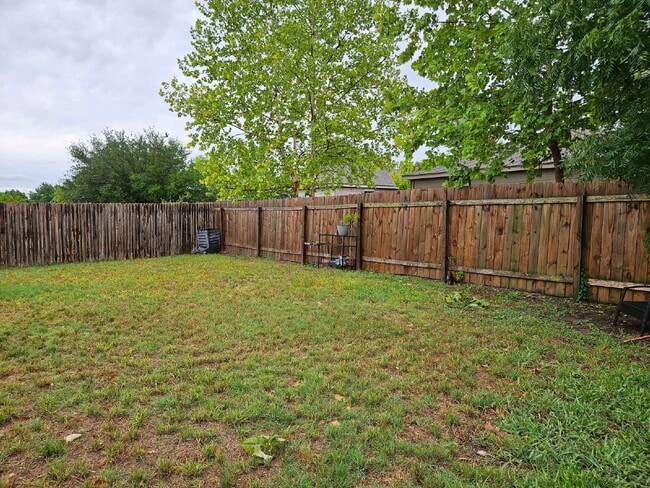 Building Photo - Charming 3-Bed Oasis in Lockhart with Styl...