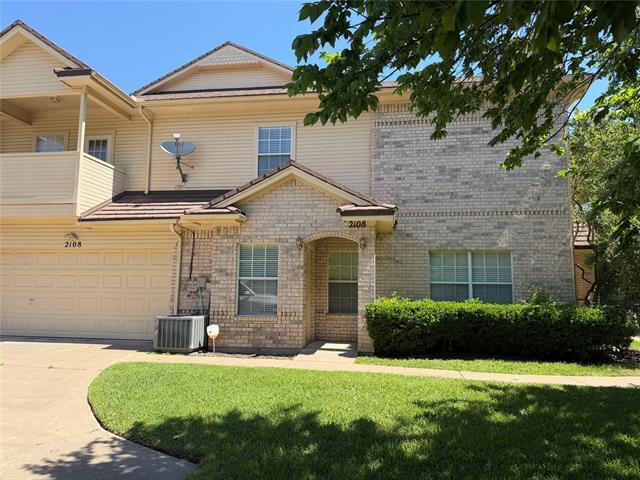Building Photo - 2108 Lakeforest Dr