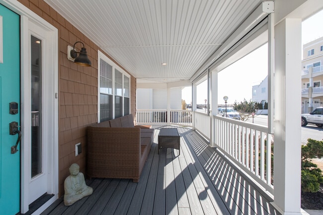 Building Photo - 107 S Richards Ave