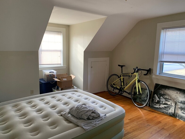 Building Photo - 233 N Fenner Ave