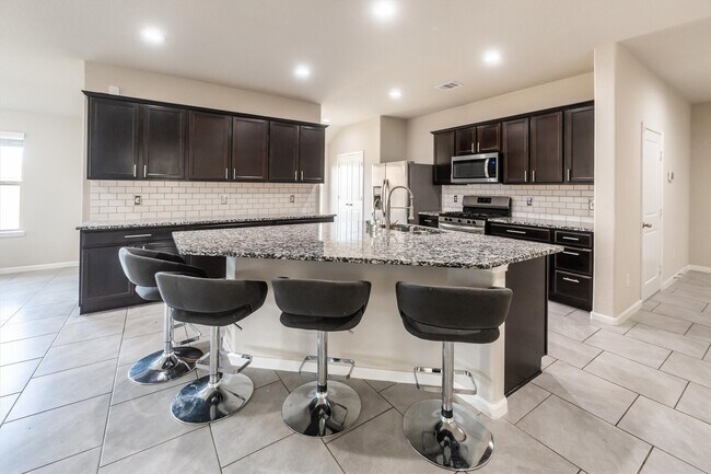 Building Photo - 3206 Sumac Dr