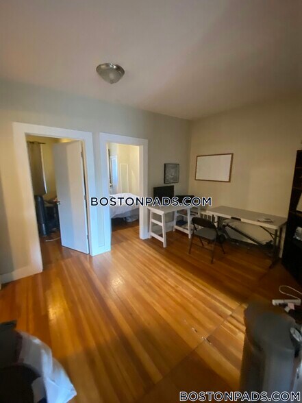 Building Photo - 435 Hanover St