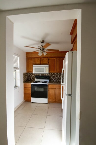 Kitchen - 3000 NW 48th Ter