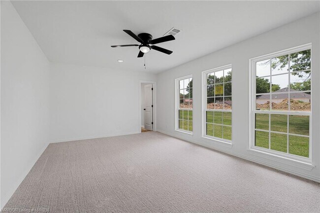 Building Photo - 2020 Country Club Ave