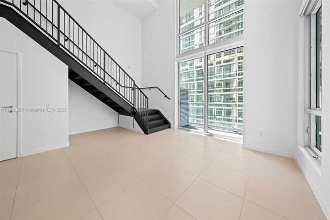 Building Photo - 300 S Biscayne Blvd