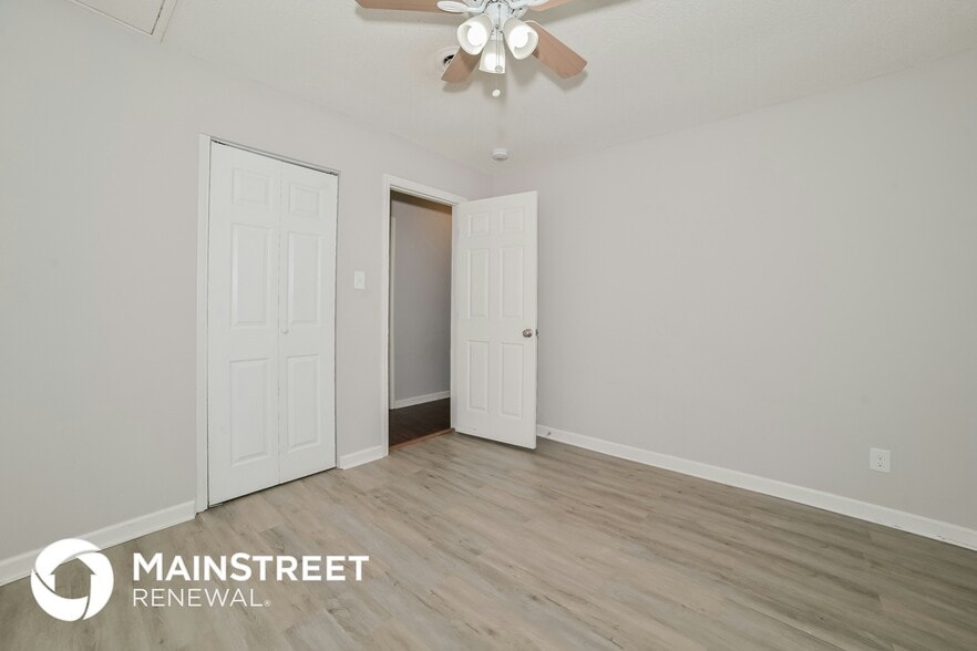 Building Photo - 2305 Ridgecrest Dr