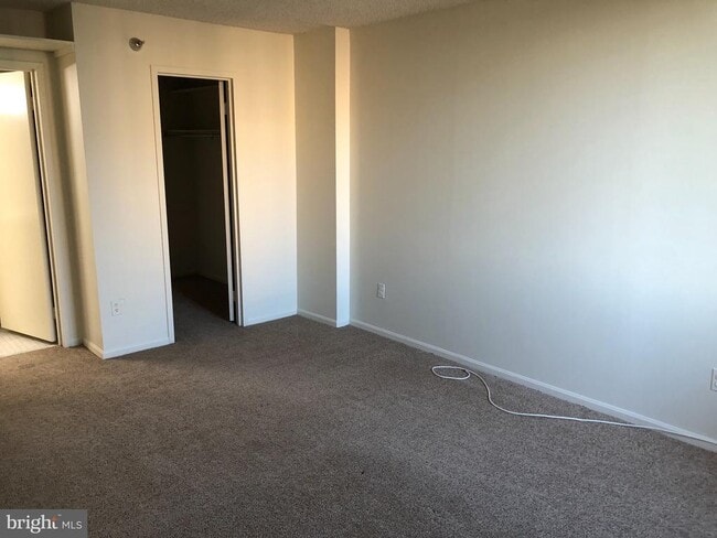 Building Photo - 7401 Westlake Terrace