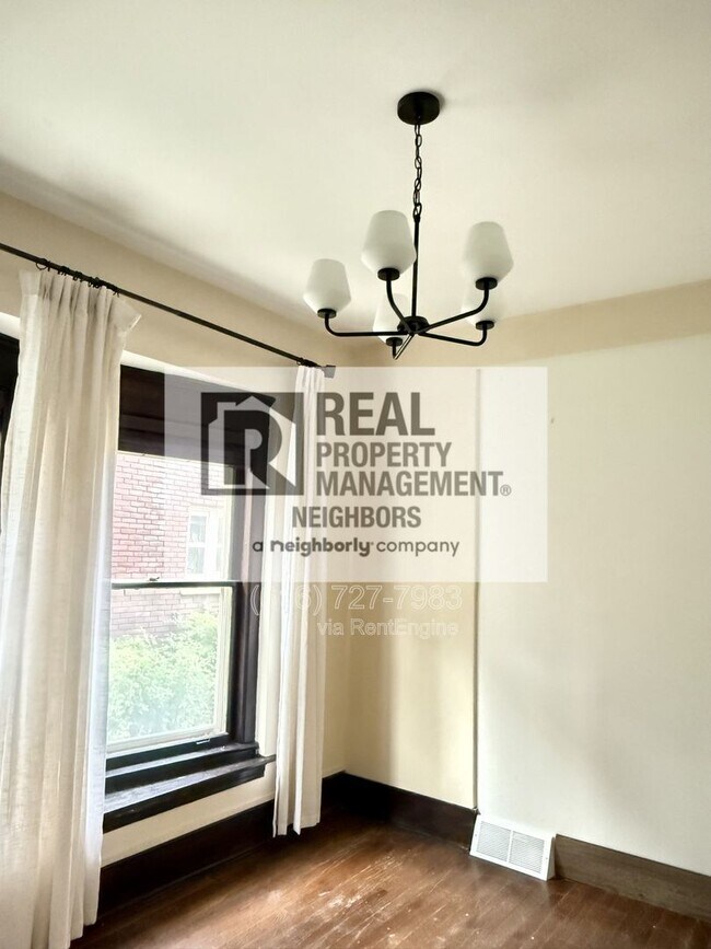 Building Photo - 216 Lafayette Ave NE