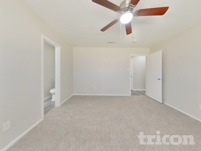 Building Photo - 6511 Grey Oaks Dr