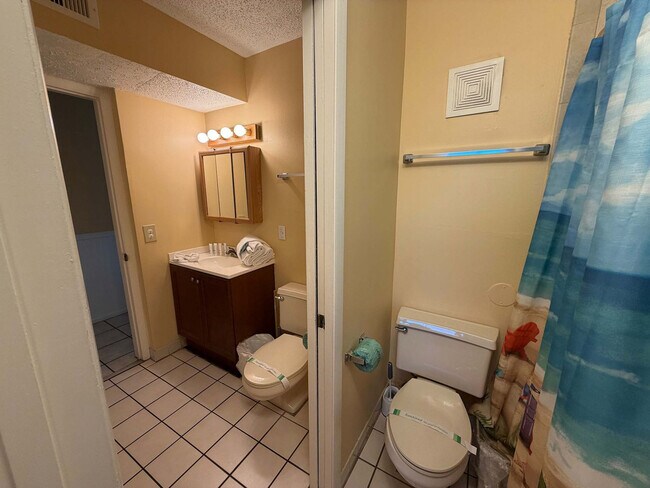 Building Photo - 8743 Thomas Dr