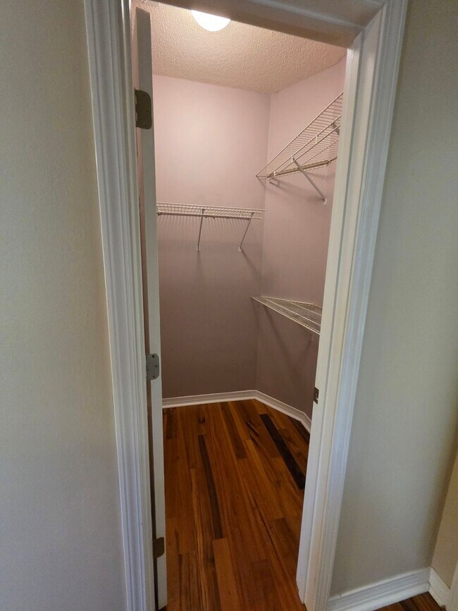 Building Photo - MOVE IN SPECIAL - 2 WEEKS FREE RENT - 3BR ...