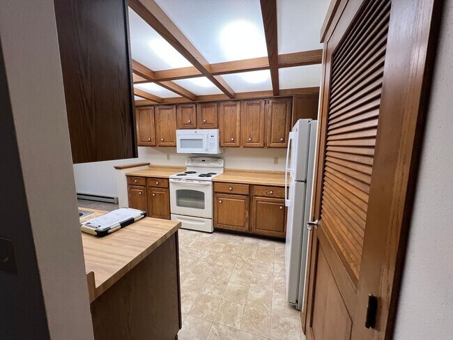 Building Photo - 632-638 S 44th Avenue