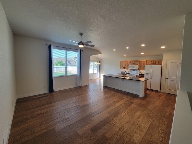 Building Photo - 1566 Driftline Dr