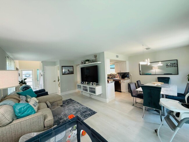 Building Photo - 5831 Thisledown Ct