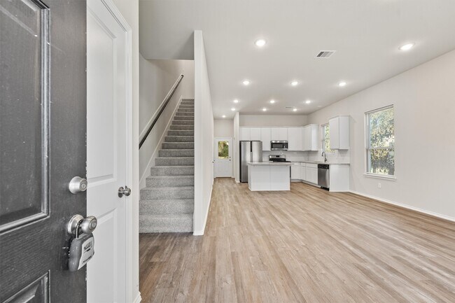 Building Photo - 8687 Sassafras